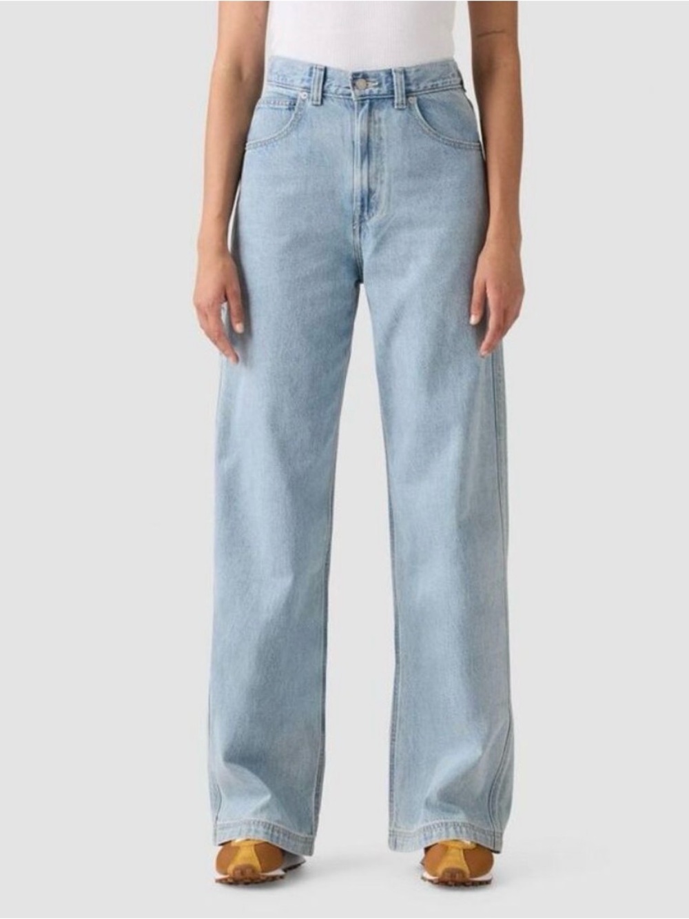 Levi’s High-Rise Cinch Baggy Jeans